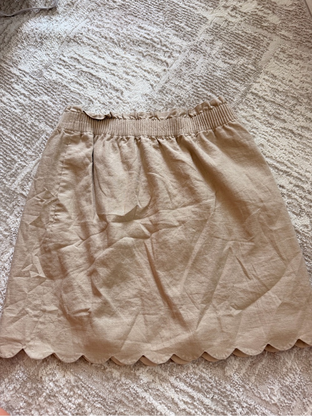 Women’s Scallop Hem Cream Skirt with pockets